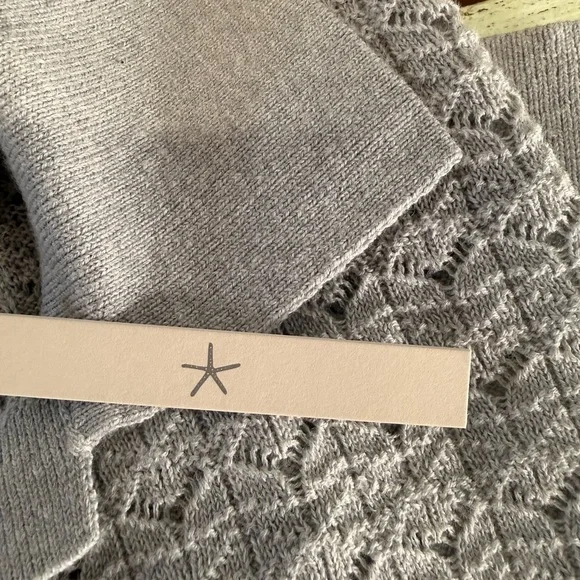 Barefoot Dreams Gray V-Neck Sweater - Picture 8 of 9